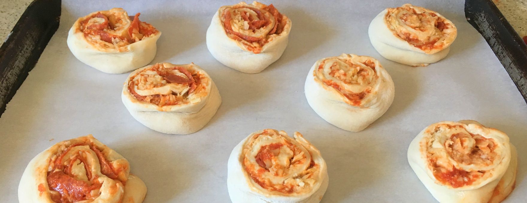 Uncooked pizza buns